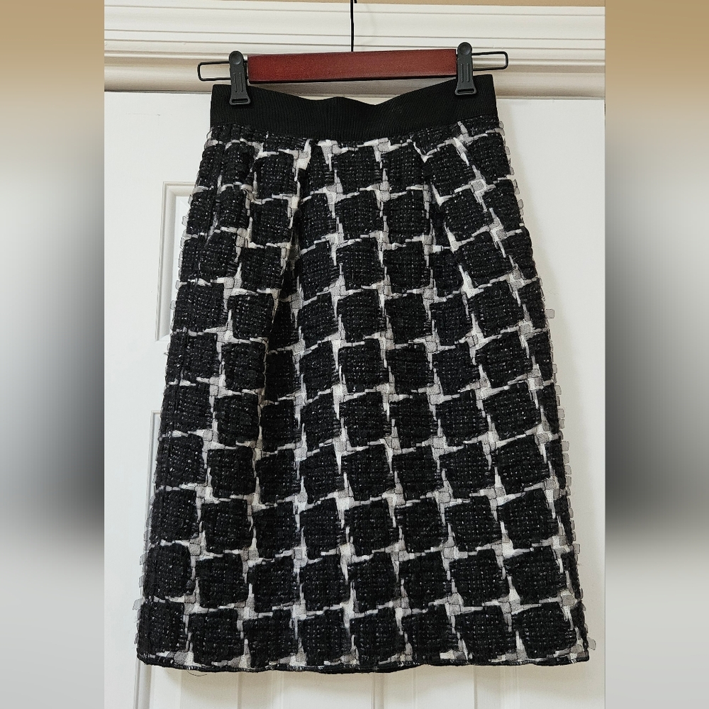 Size 40 XS Dolce & Gabbana Black White Fantasy Tweed Pencil Skirt